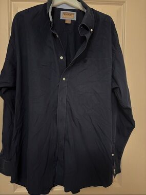 Men’s navy blue Ariat wrinkle free long sleeve shirt in size XL